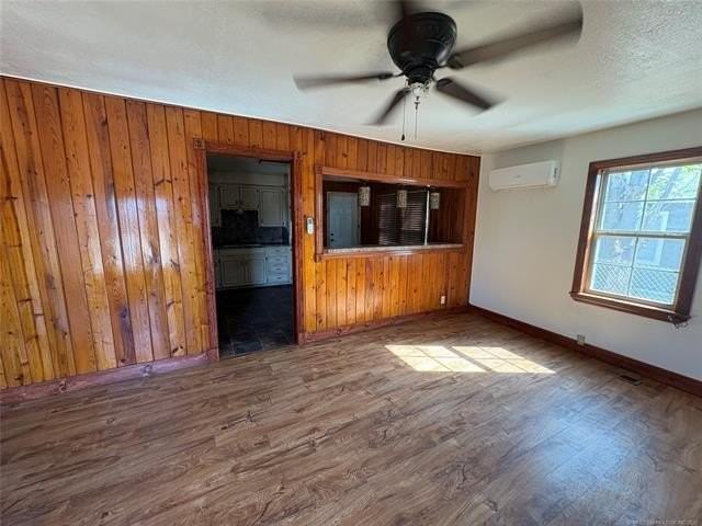 107 N Walker St - Photo 4 of 17