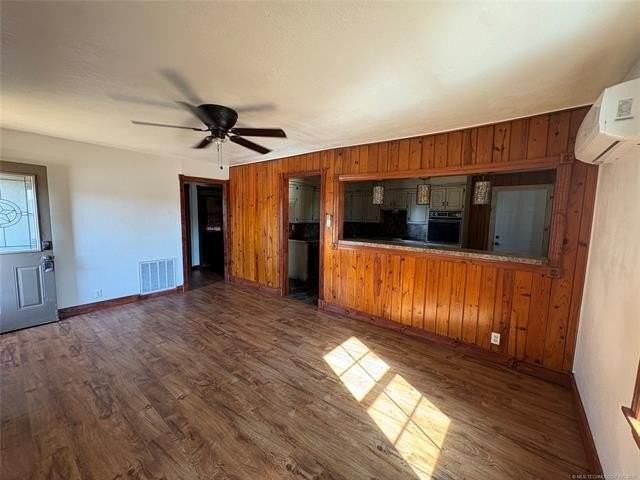 107 N Walker St - Photo 5 of 17