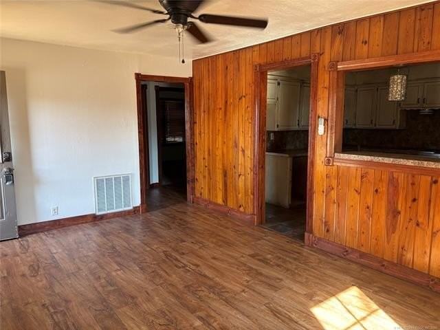 107 N Walker St - Photo 7 of 17