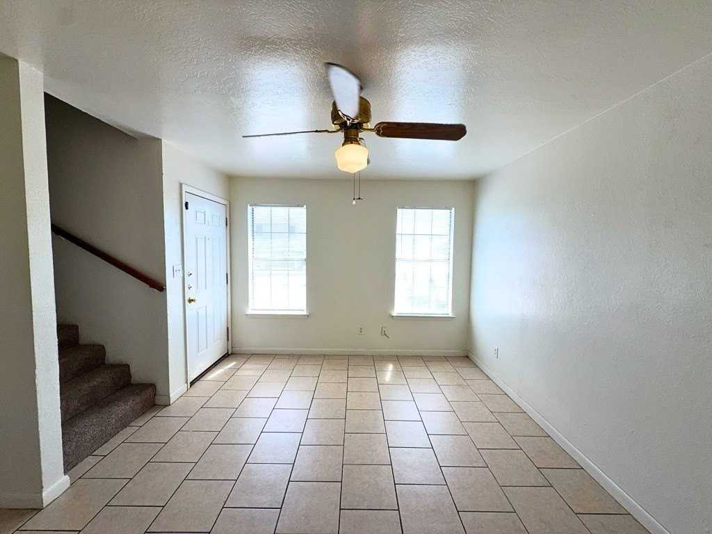 807 W Walnut St #C2 - Photo 2 of 20