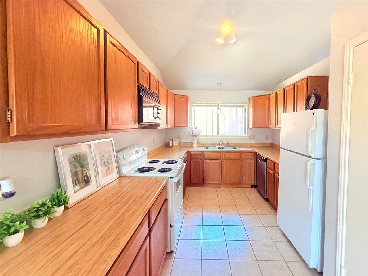 1401 Marigold Dr - Photo 5 of 13