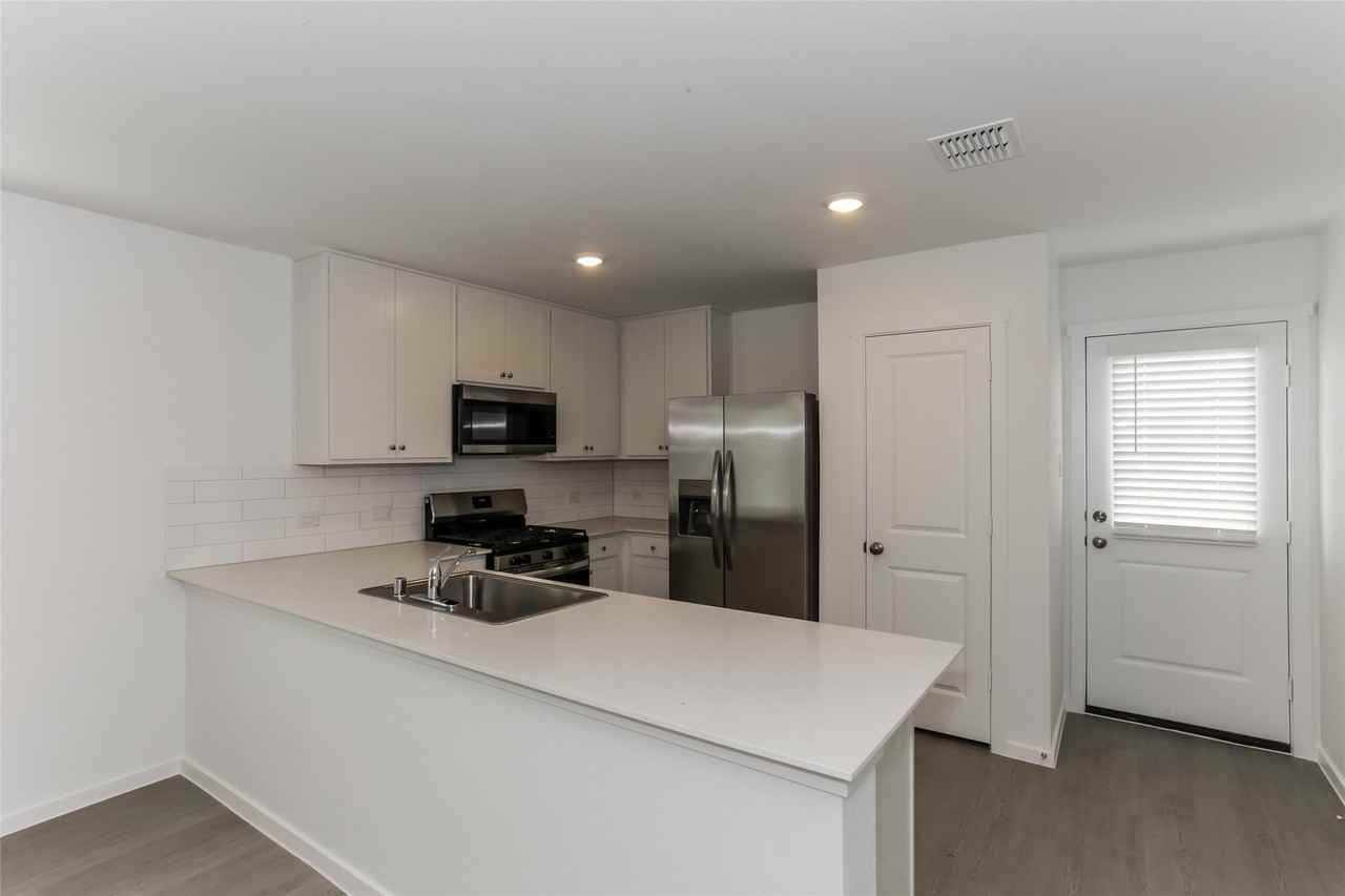 15213 Rangeland Rd - Photo 4 of 24