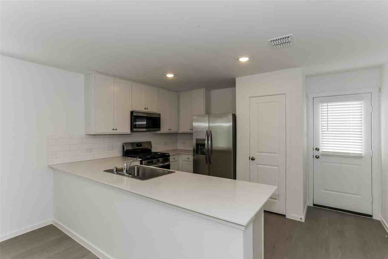 1321 Buckaroo Blvd - Photo 5 of 24