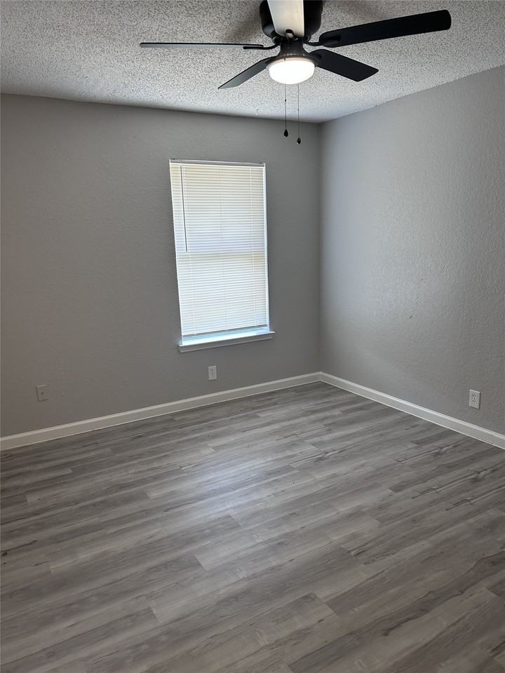 1908 San Rafael St - Photo 6 of 17