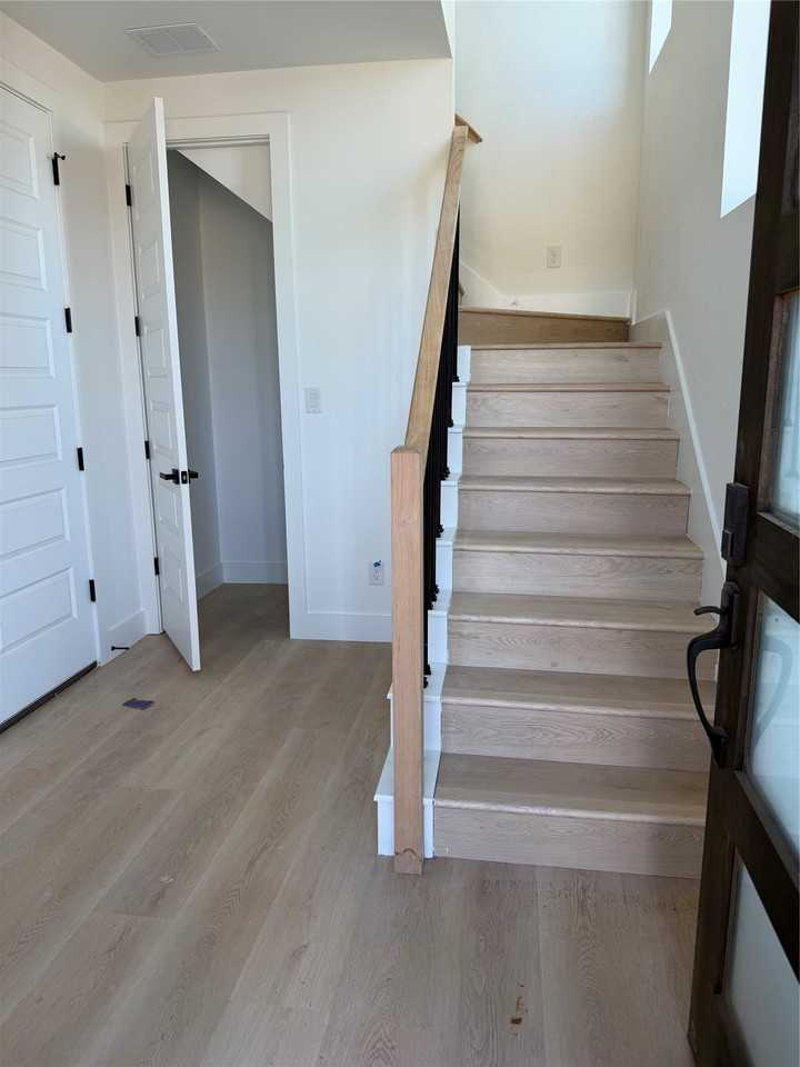 2204 Lovedale Ave #101 - Photo 3 of 38