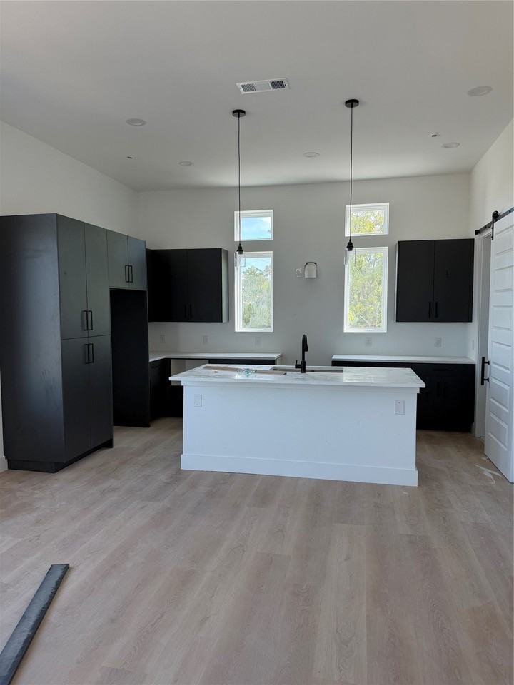2204 Lovedale Ave #101 - Photo 7 of 38