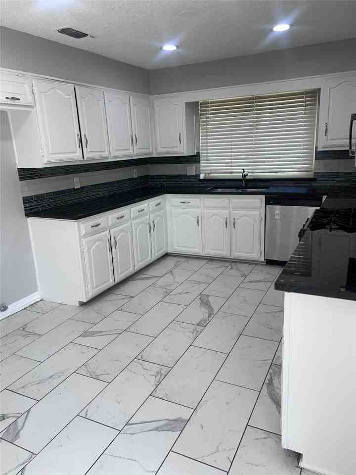 1446 Pinnacle Peak Dr - Photo 2 of 17
