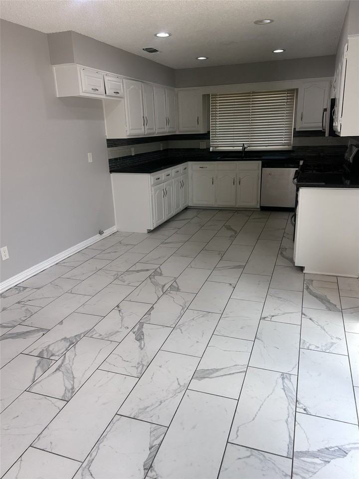 1446 Pinnacle Peak Dr - Photo 3 of 17