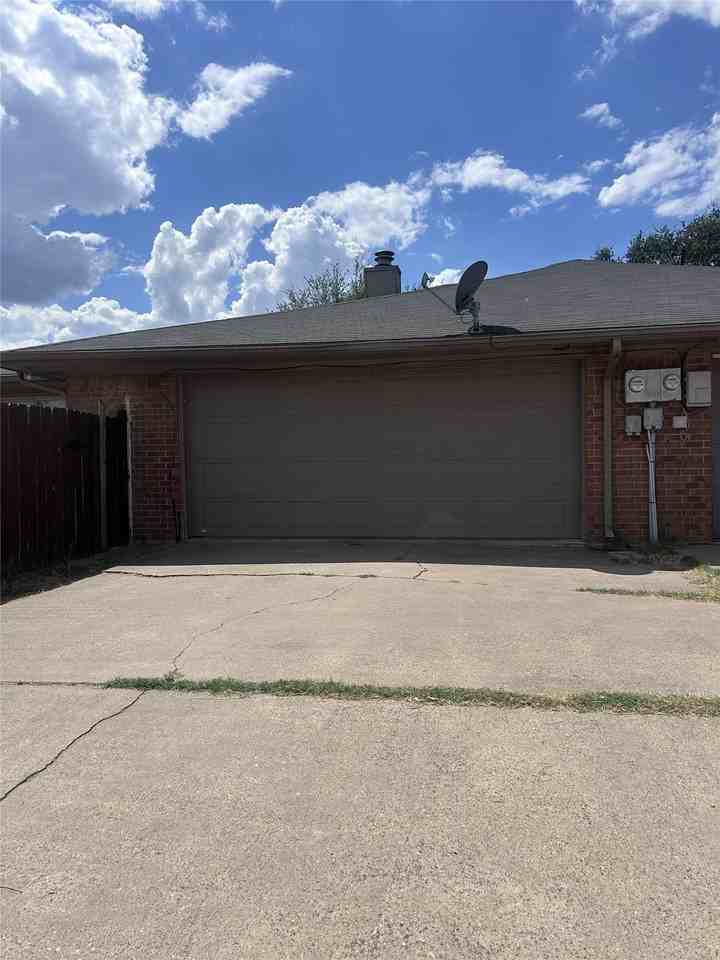 1446 Pinnacle Peak Dr - Photo 4 of 17