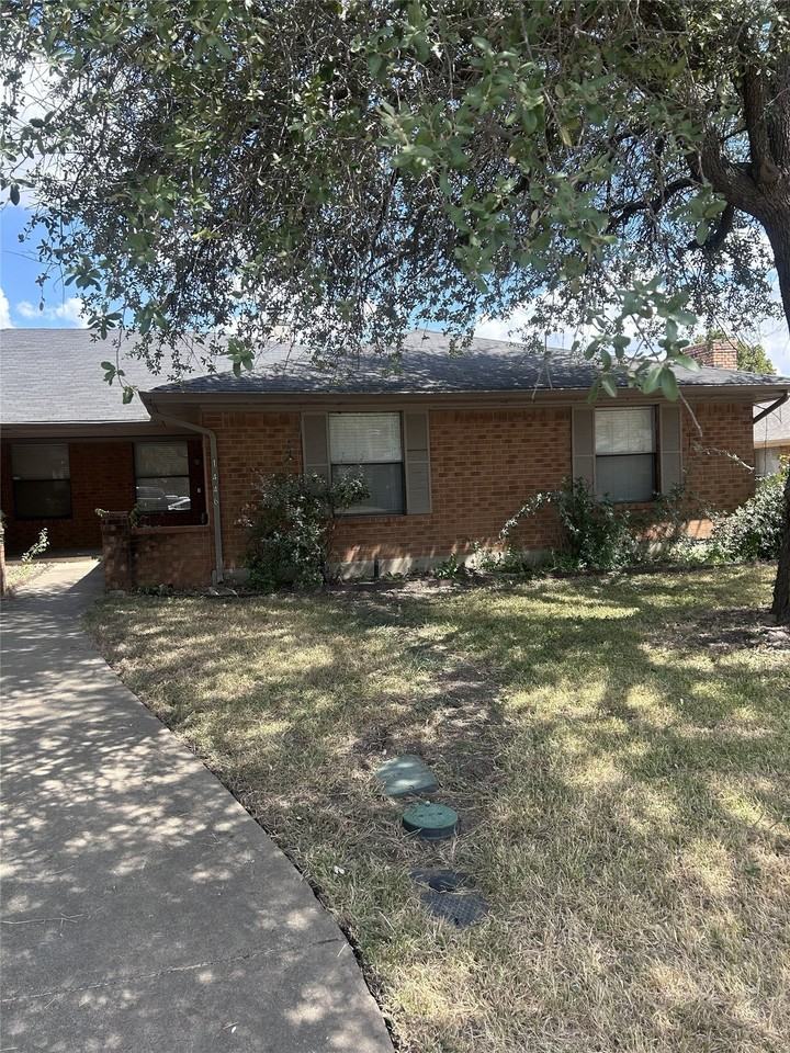 1446 Pinnacle Peak Dr - Photo 5 of 17