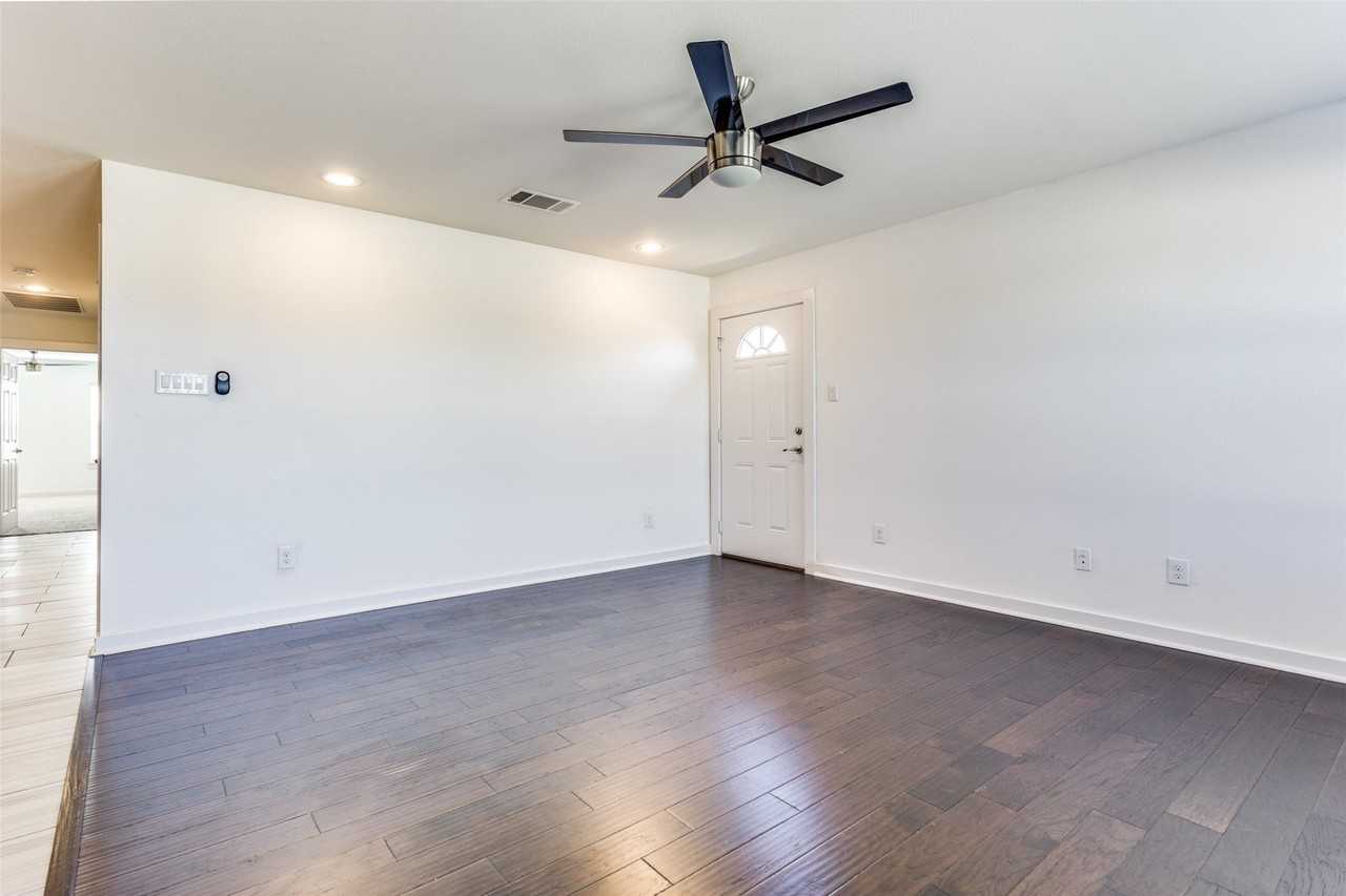 519 Wood Dr - Photo 3 of 6