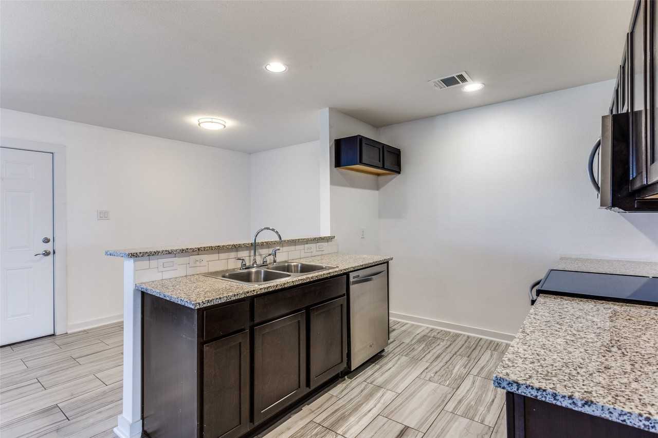 519 Wood Dr - Photo 5 of 6