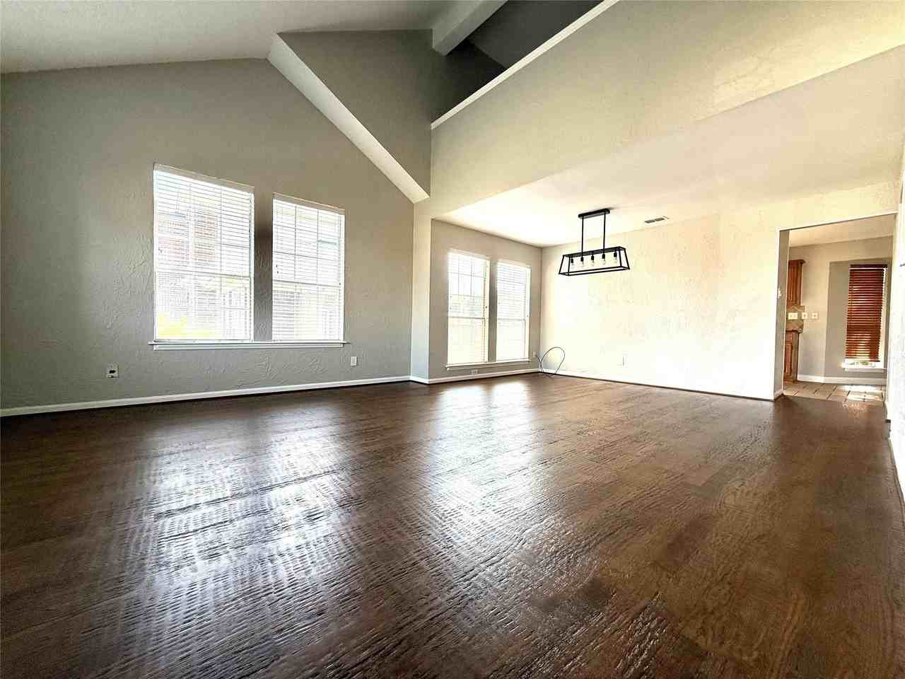 8212 Tavaros Dr - Photo 3 of 19