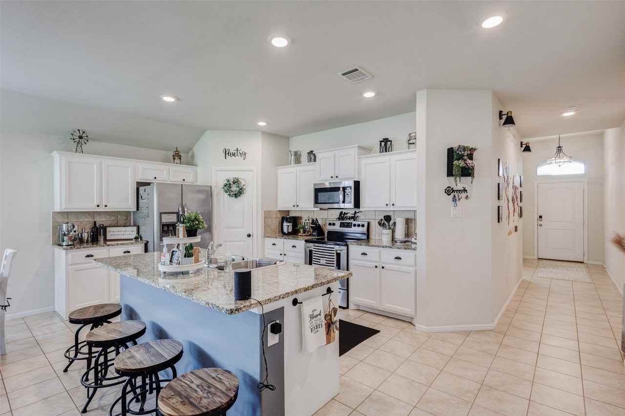 712 Gin Lake Trl - Photo 5 of 20