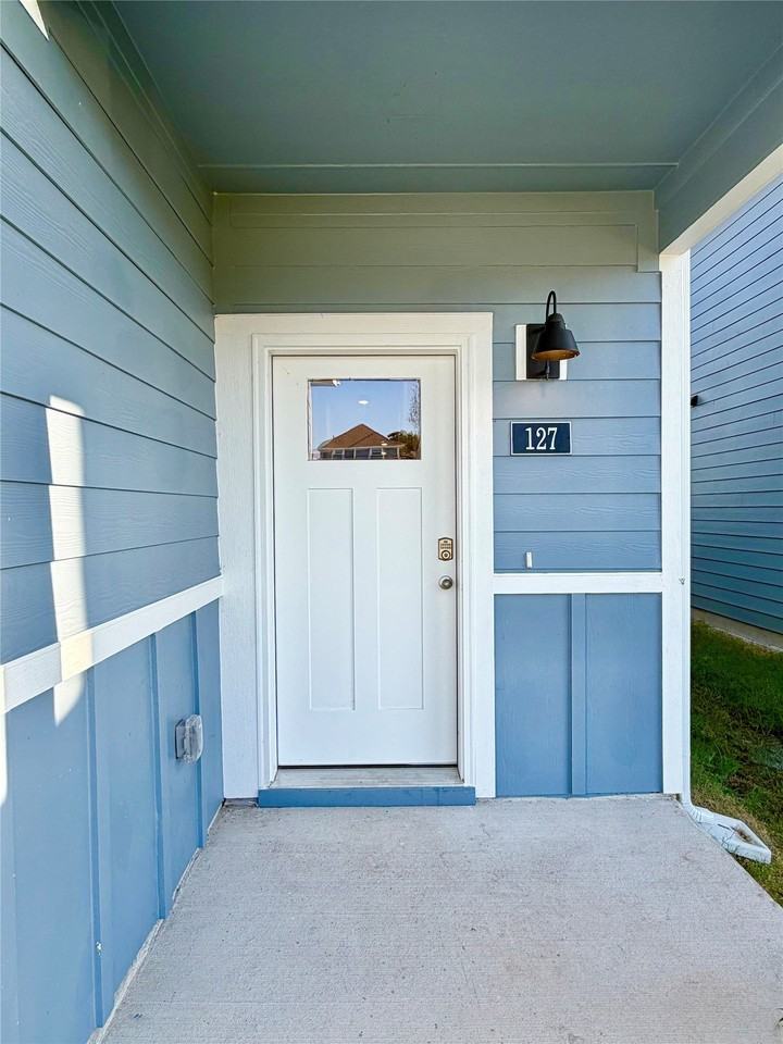 127 Tall Cedar Way - Photo 2 of 21