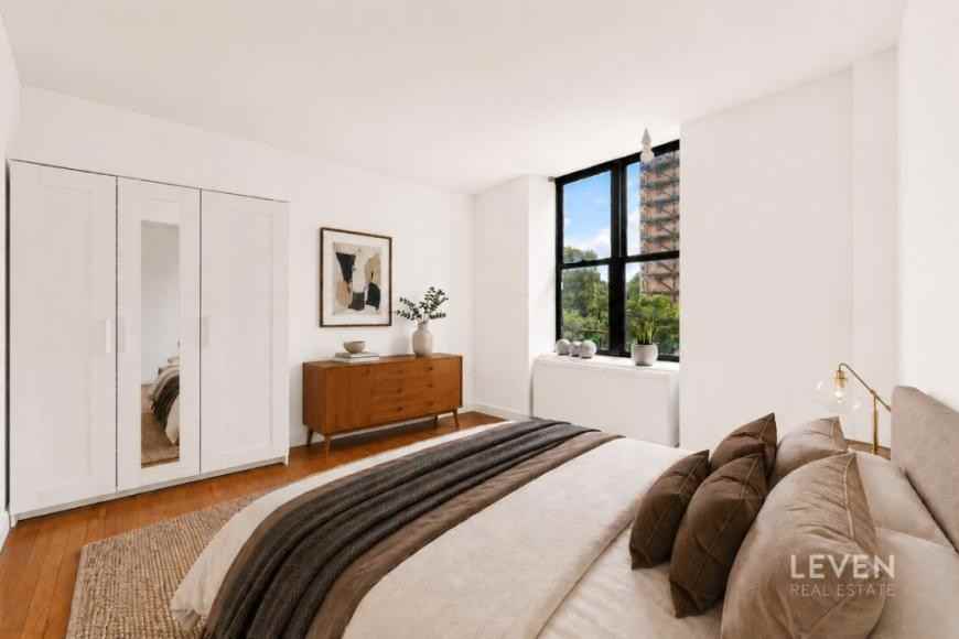 317 W 95th St - Photo 6 of 8