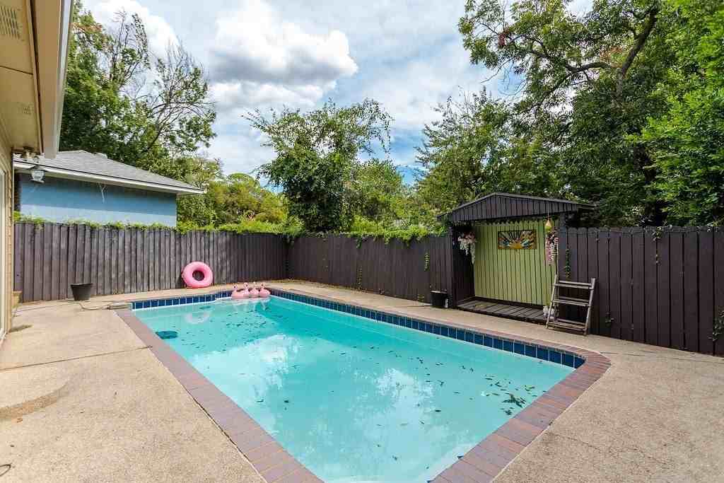 1909 Highland Park Cir - Photo 2 of 29