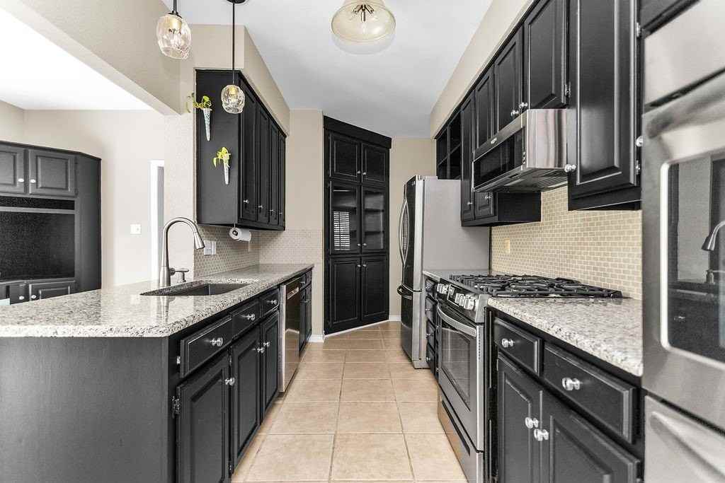 1909 Highland Park Cir - Photo 4 of 29
