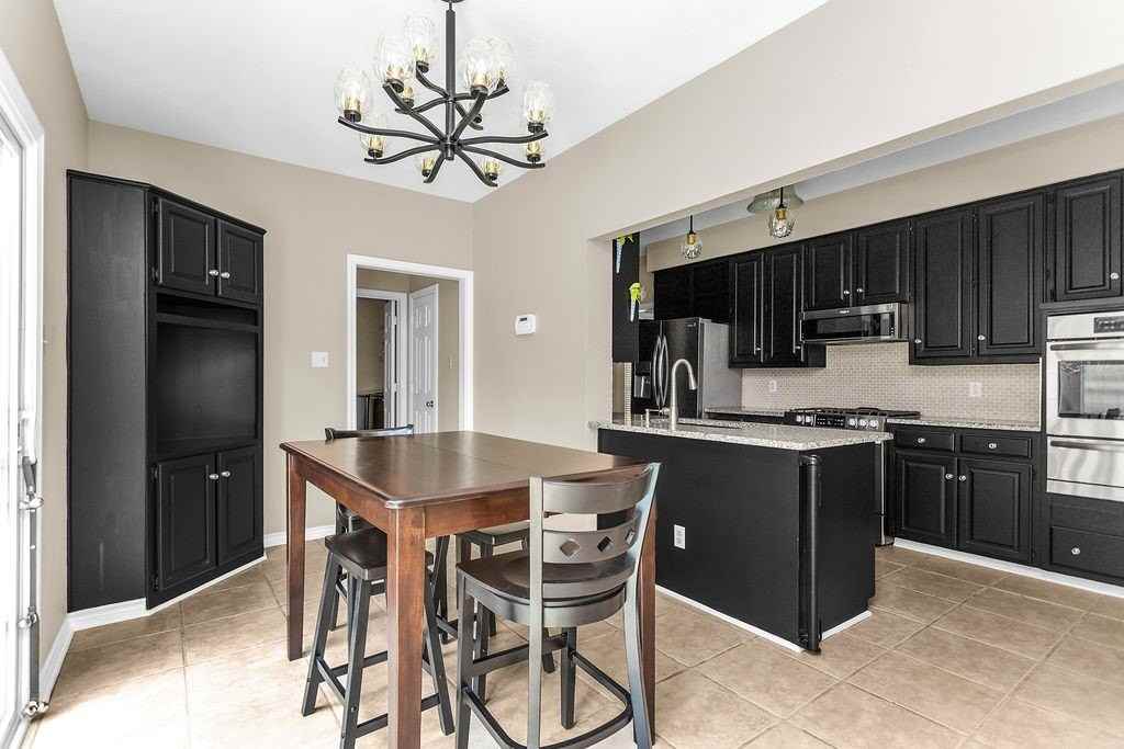 1909 Highland Park Cir - Photo 5 of 29