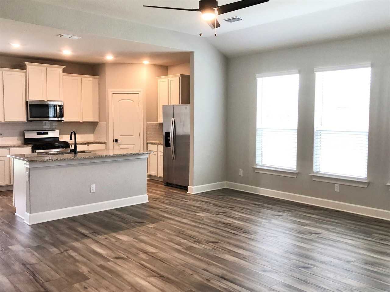 604 Harbor Oaks Dr - Photo 4 of 33