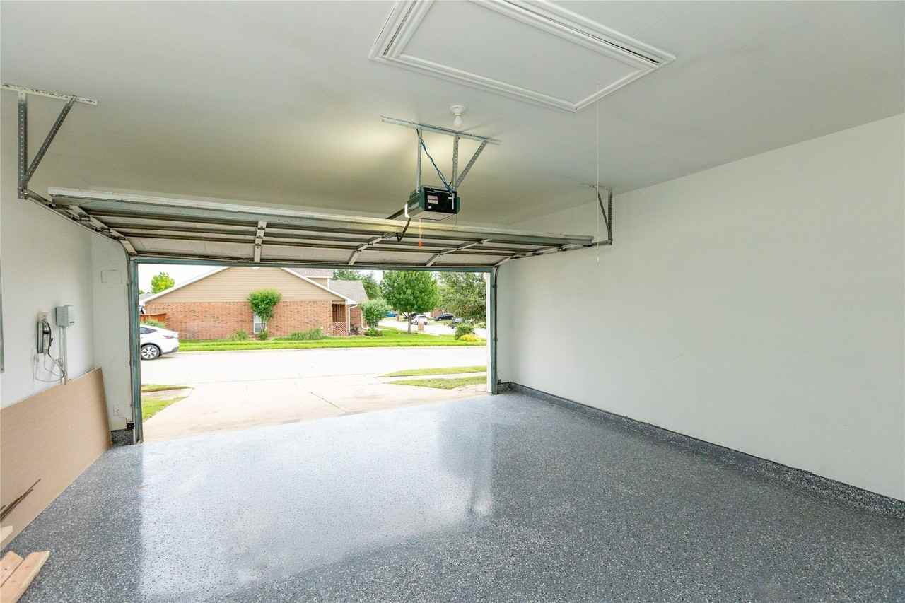9901 Bend Ct - Photo 5 of 27
