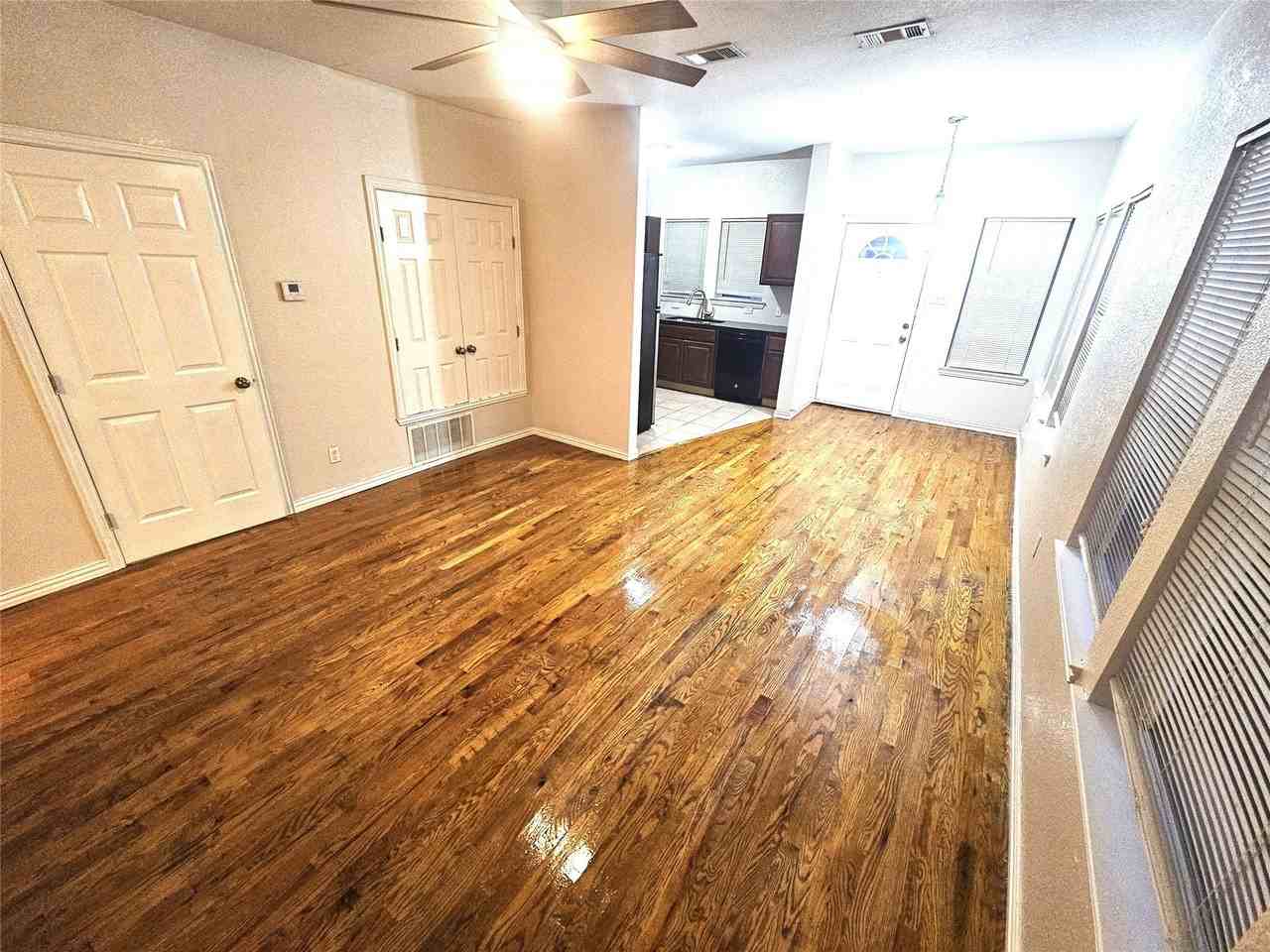 1921 W 10th St - Photo 5 of 23