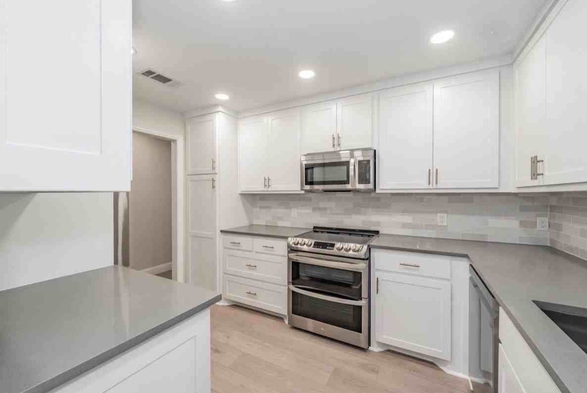 4904 Arborlawn Dr - Photo 7 of 38