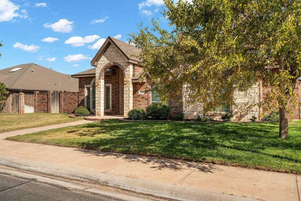 2801 Savoy Pl - Photo 4 of 44