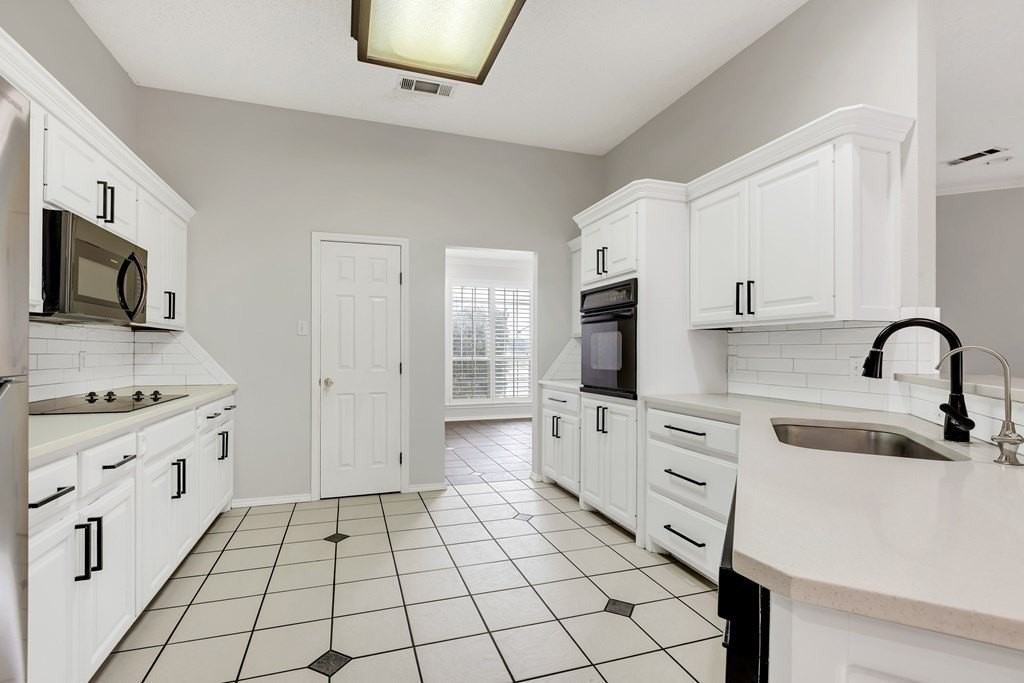 4801 Whitman Dr - Photo 4 of 30