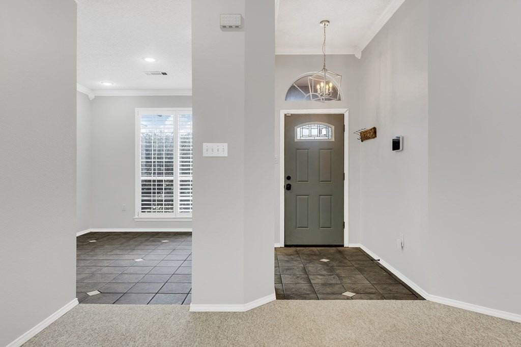4801 Whitman Dr - Photo 5 of 30
