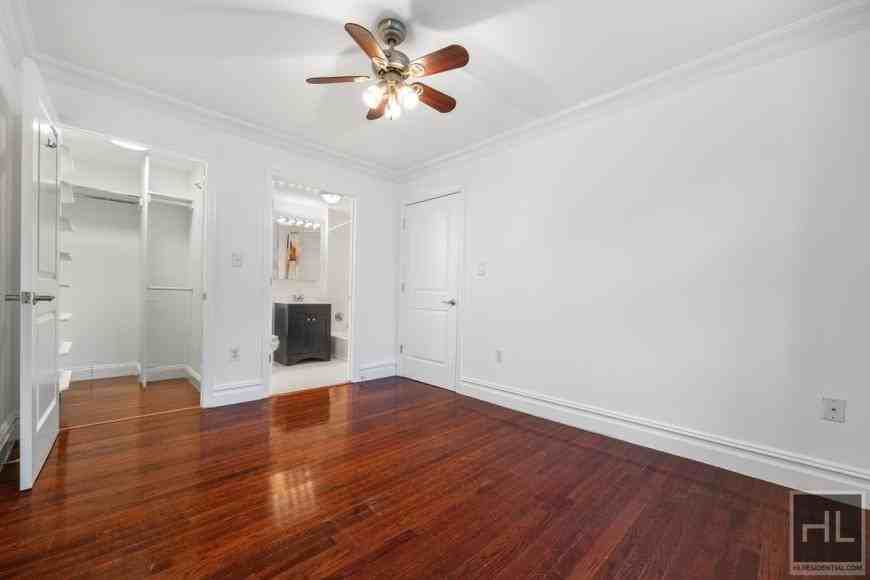 4907 43rd Ave - Photo 6 of 10