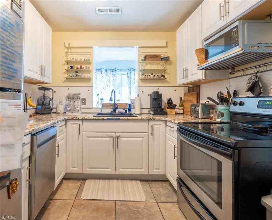 315 Thole St - Photo 5 of 47