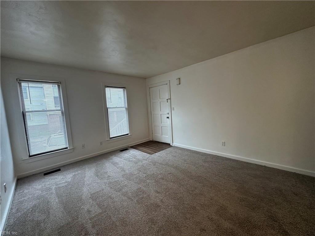 320 Washington St #C - Photo 3 of 15
