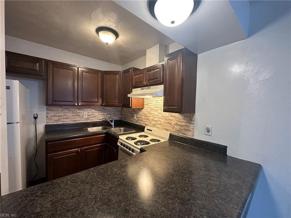 320 Washington St #C - Photo 5 of 15