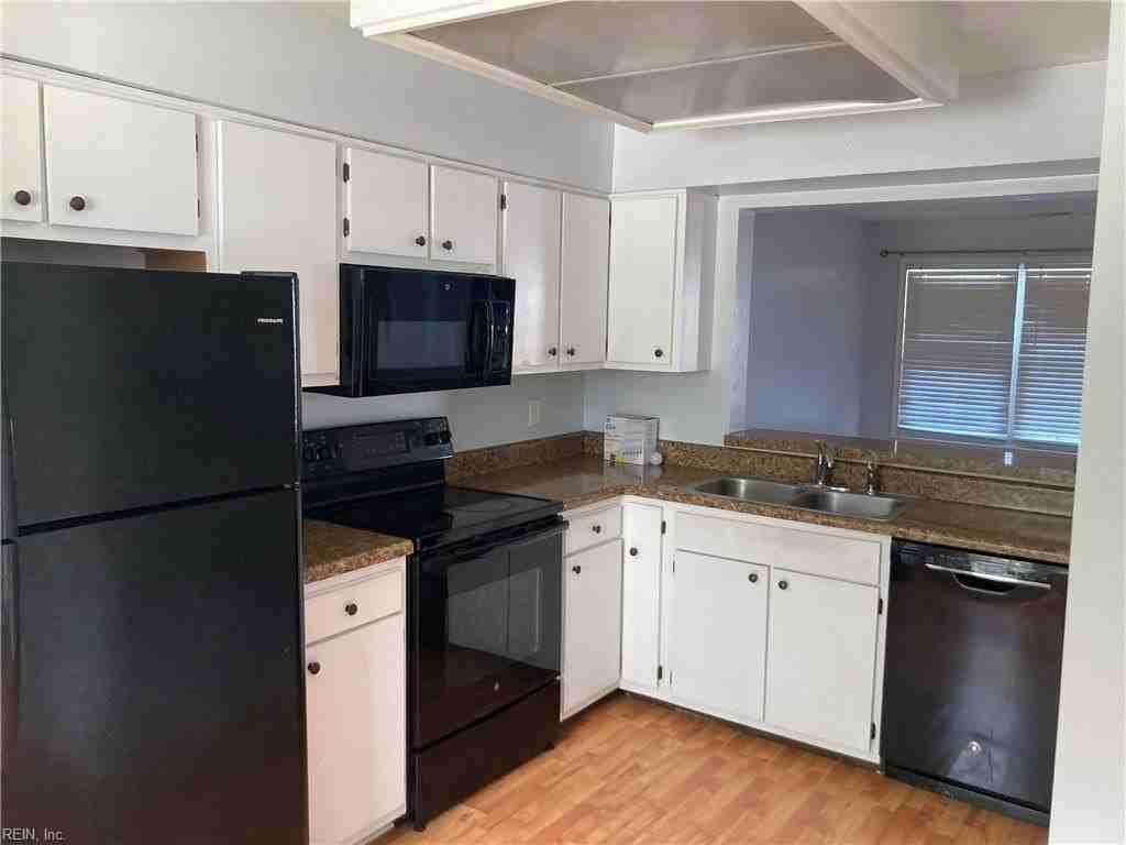 48 Carmine Pl - Photo 7 of 31