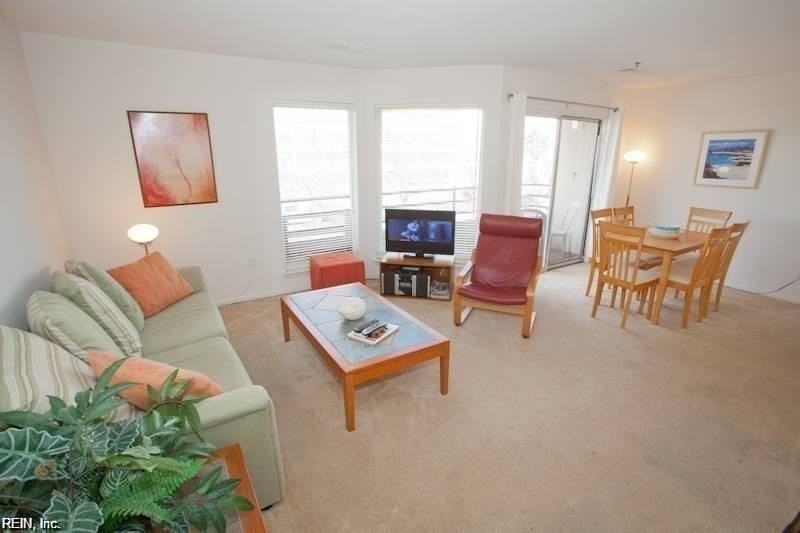 304 28th St #202 - Photo 5 of 15
