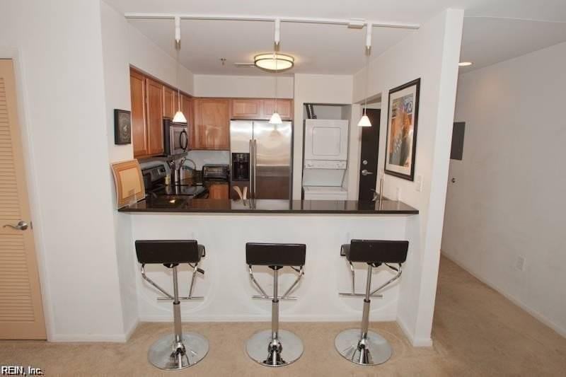 304 28th St #202 - Photo 6 of 15