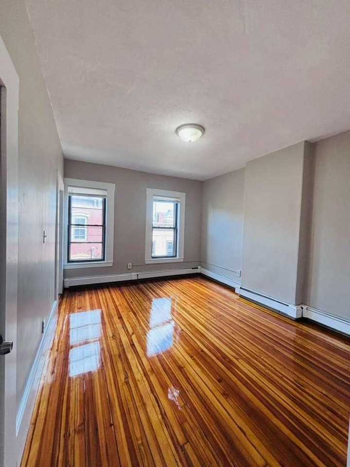9 Pembroke St - Photo 3 of 6