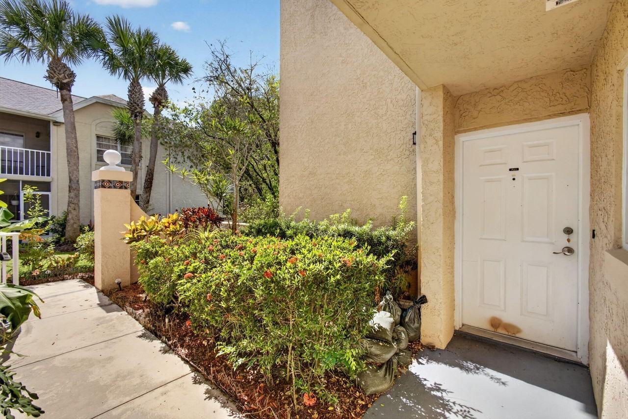 1628 Se Green Acres Cir - Photo 4 of 44