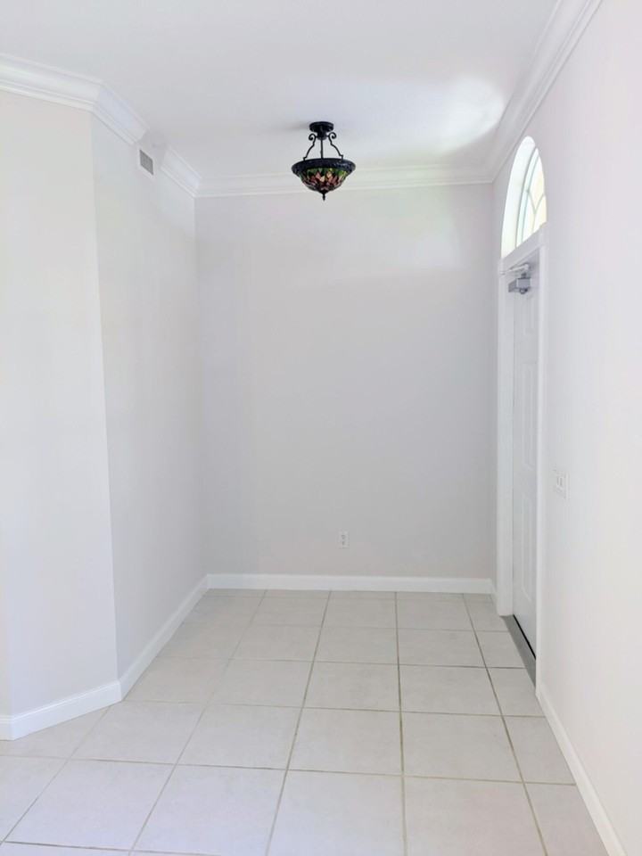143 Middlebury Dr - Photo 2 of 37