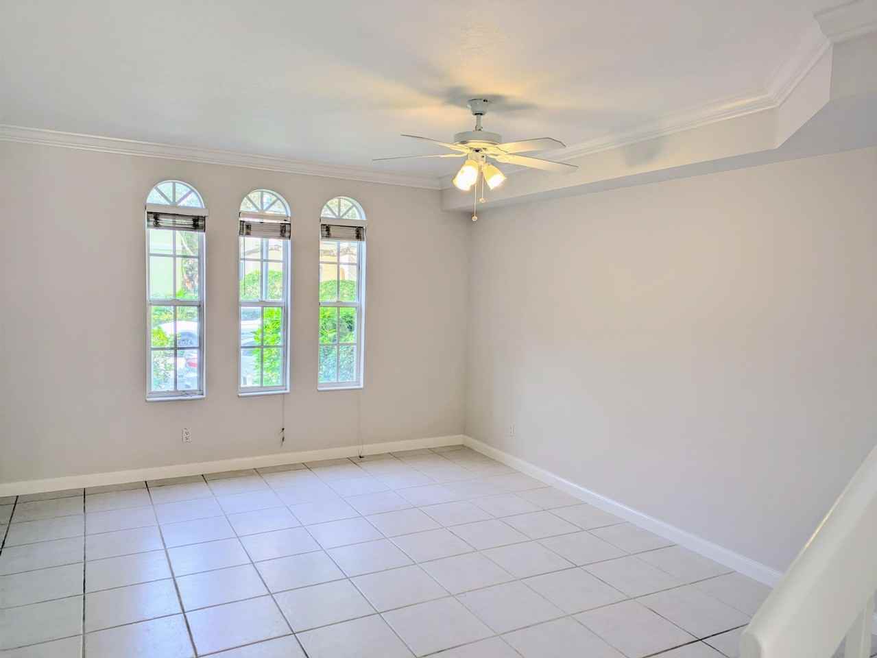 143 Middlebury Dr - Photo 4 of 37