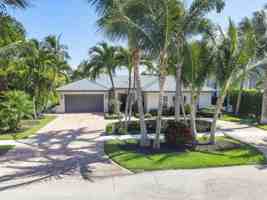 featured image of 725 Ne 36th St