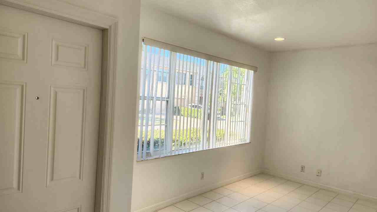 271 Live Oaks Ln - Photo 3 of 28