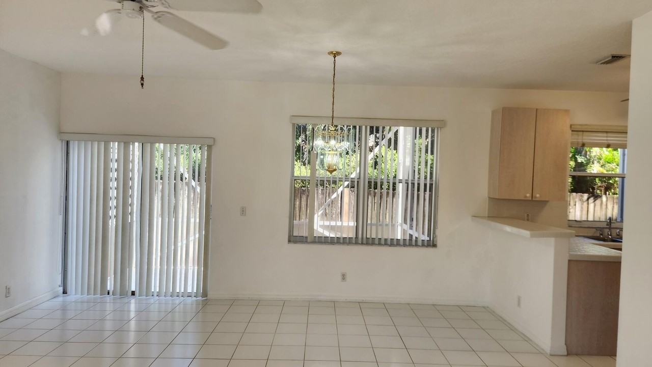 271 Live Oaks Ln - Photo 5 of 28