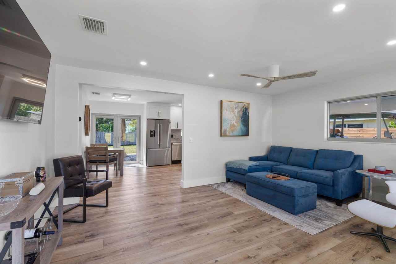918 Se 3rd Ave - Photo 7 of 21