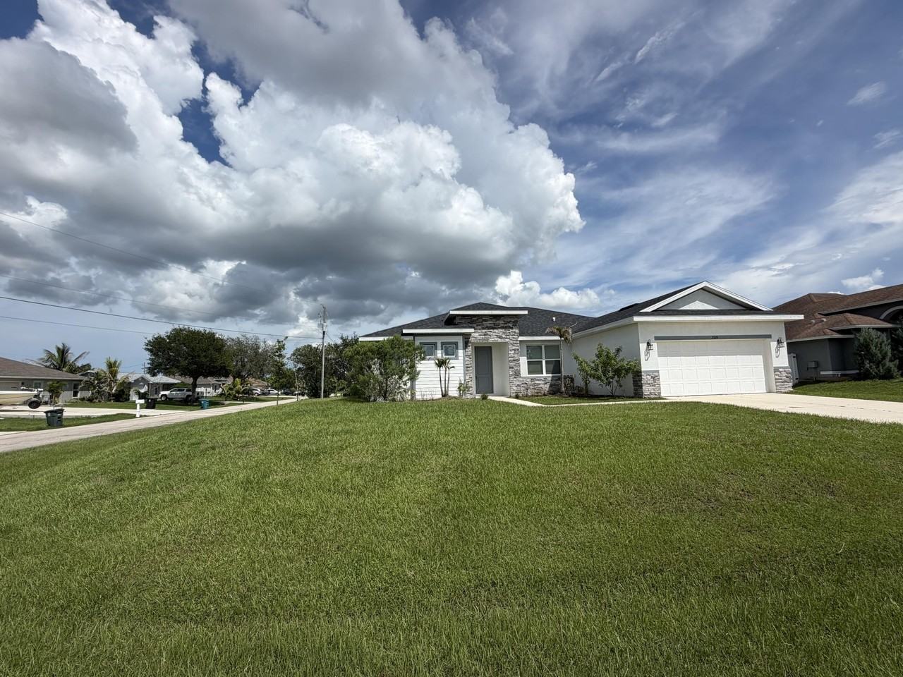 2329 Sw Alminar St - Photo 2 of 14