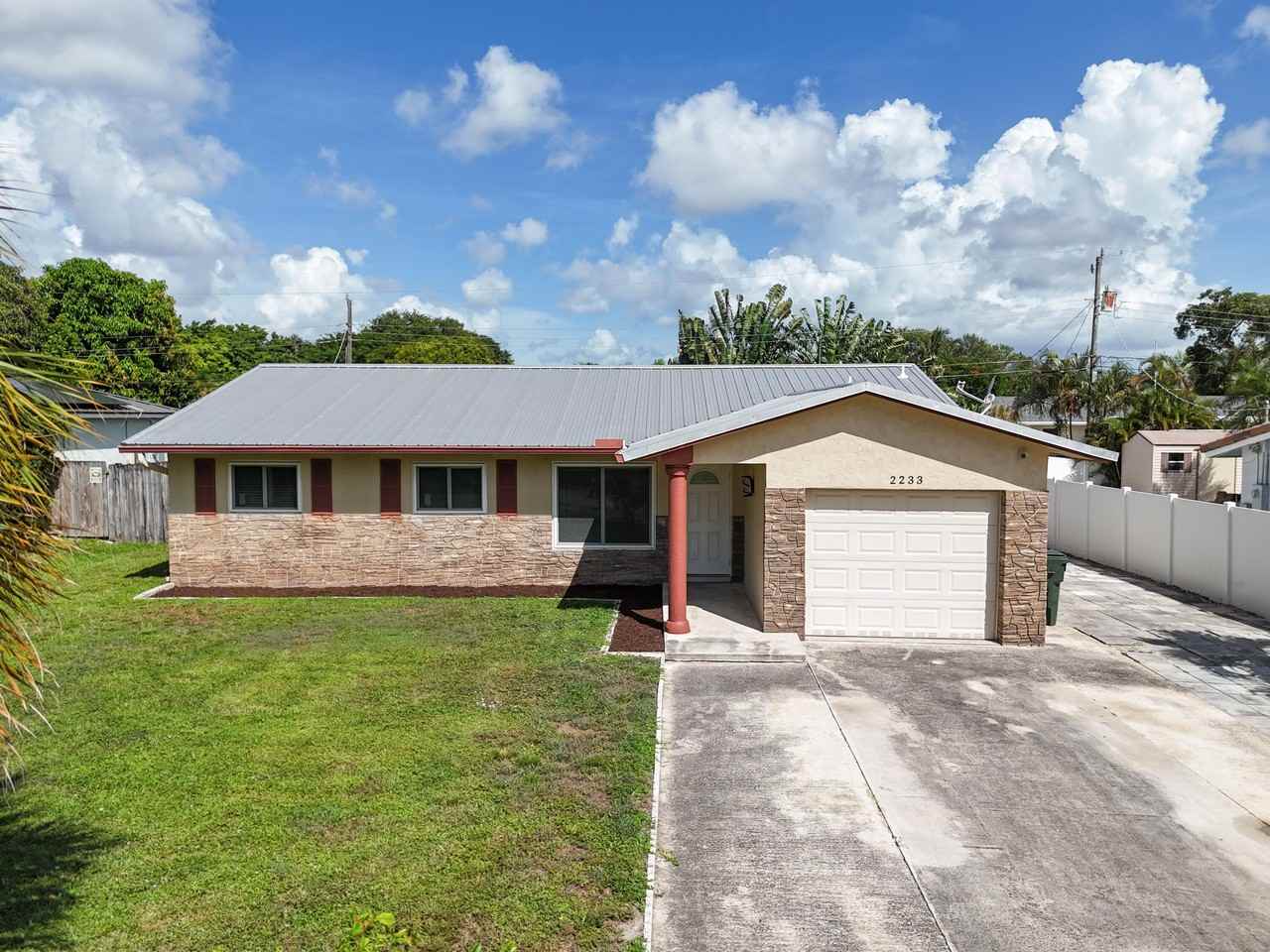 2233 Nw 3rd Ave - Photo 3 of 37