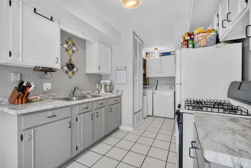 2303 Aster Dr - Photo 3 of 10