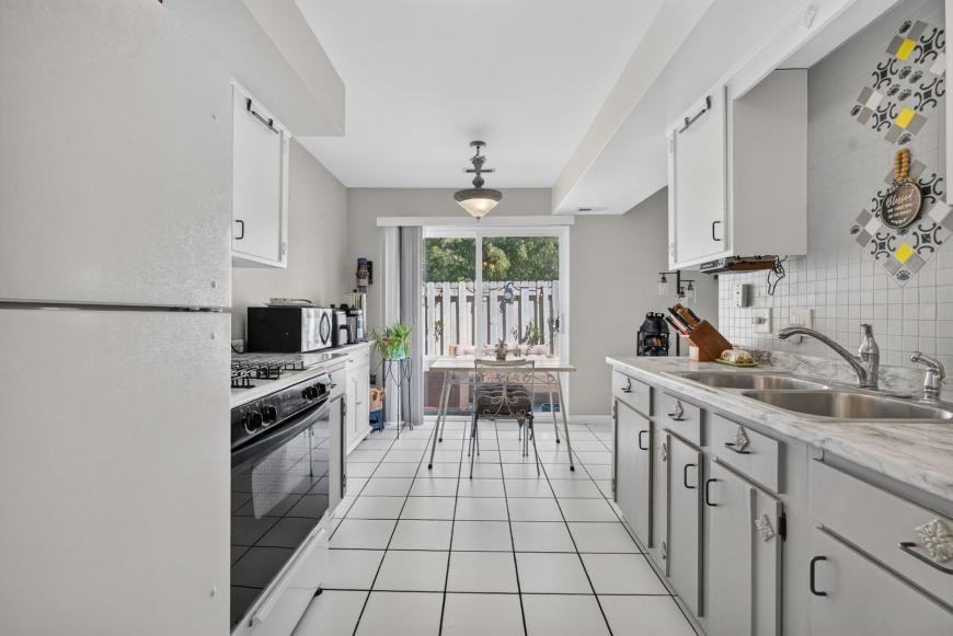 2303 Aster Dr - Photo 4 of 10
