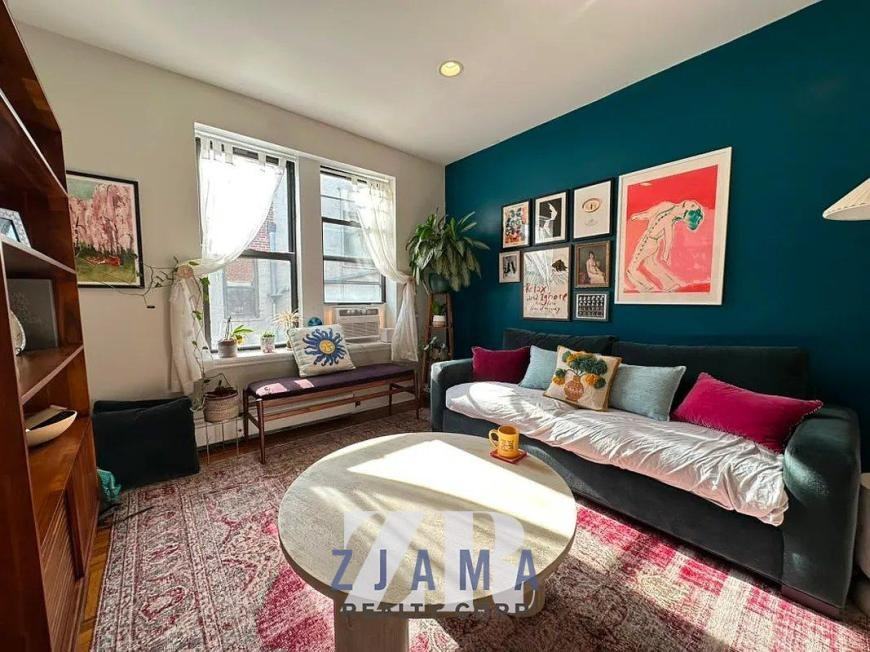 699 Ocean Ave - Photo 2 of 7